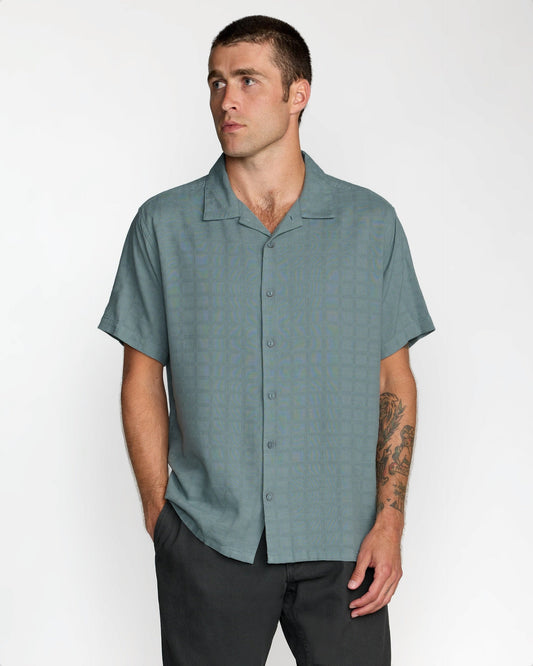 RVCA Men's Vacancy Short Sleeve Button Up