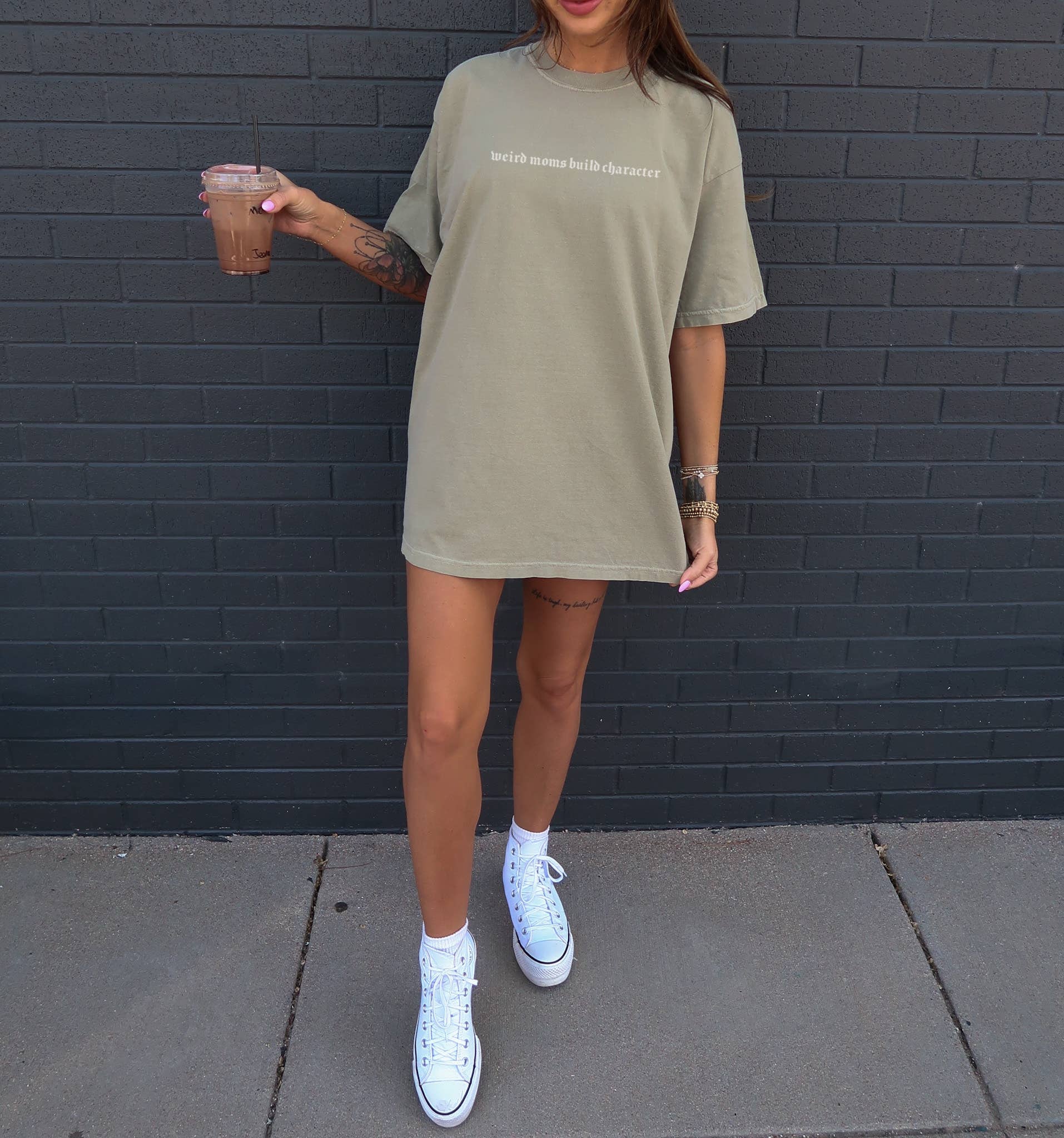 LOLA MAGNOLIA WEIRD MOMS TEE